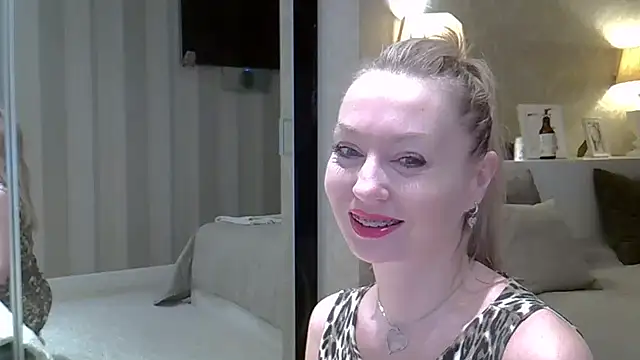 ZarinaSwift online show from January 9, 4:30 am