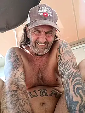 Snapshot of Hotbodyscottie chatting on October 9, 7:01 pm Hotbodyscottie online show from October 9, 7:01 pm