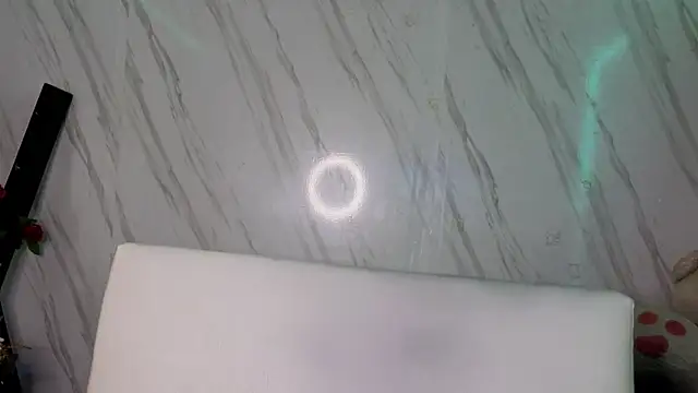 Snapshot of jeimy_garcia chatting on October 22, 12:05 pm jeimy garcia online show from October 22, 12:05 pm