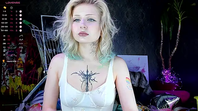 Snapshot of little_grinch666 chatting on January 25, 9:25 pm little grinch666 online show from January 25, 9:25 pm