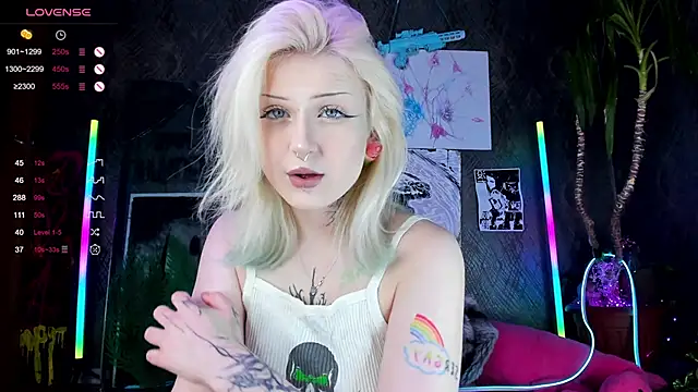 Snapshot of little_grinch666 chatting on February 27, 8:09 pm little grinch666 online show from February 27, 8:09 pm