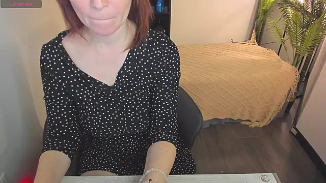 Snapshot of ZoeEast chatting on October 26, 5:52 pm ZoeEast online show from October 26, 5:52 pm