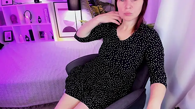 Snapshot of ZoeEast chatting on November 5, 1:33 pm ZoeEast online show from November 5, 1:33 pm