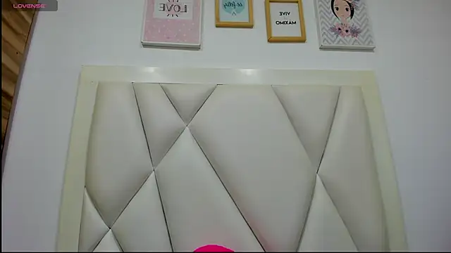 atilanadiaz7 online show from April 17, 5:16 pm