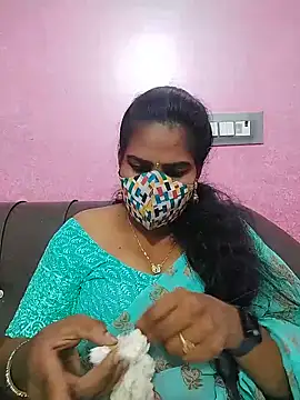 Snapshot of melina214 chatting on June 15, 4:42 pm melina214 online show from June 15, 4:42 pm