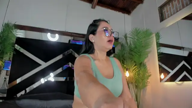 emily-fox online show from April 14, 11:05 am