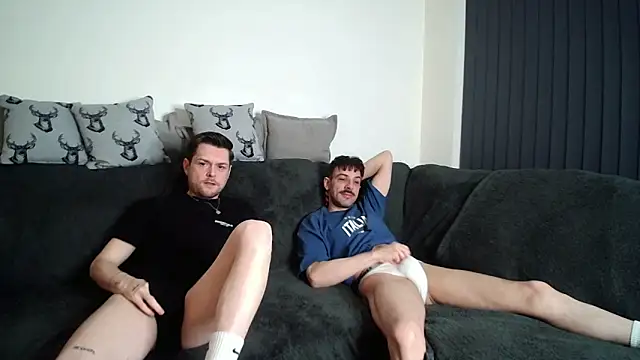 Snapshot of twotwinkhusbandss chatting on February 1, 5:55 pm twotwinkhusbandss online show from February 1, 5:55 pm