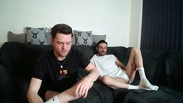 Snapshot of twotwinkhusbandss chatting on February 27, 9:04 pm twotwinkhusbandss online show from February 27, 9:04 pm