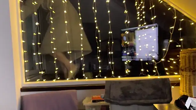 Snapshot of Missy_baby chatting on March 12, 8:10 pm Missy baby online show from March 12, 8:10 pm