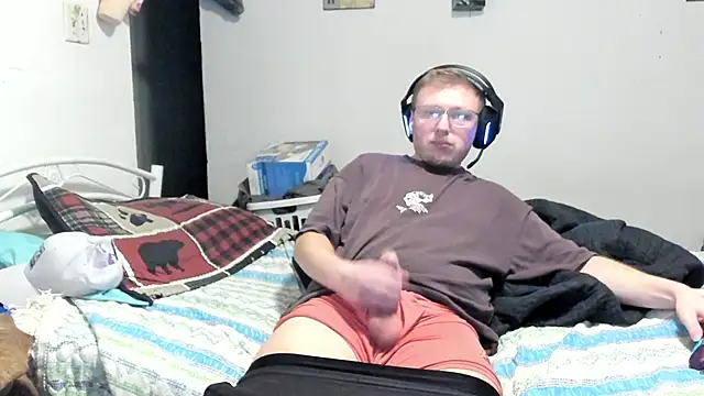 Snapshot of OttersWaters2K chatting on January 14, 9:48 am OttersWaters2K online show from January 14, 9:48 am