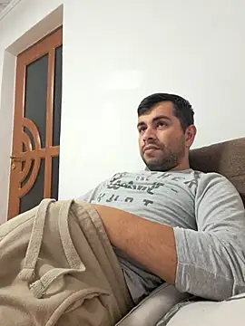 hornny1995 online show from October 10, 7:24 pm