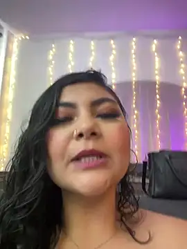 Juli Walker online show from March 9, 2:10 pm