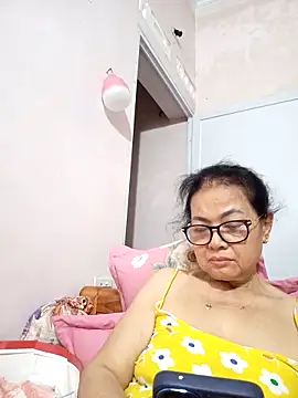 Hotestlove online show from April 13, 2:00 pm