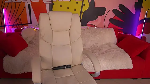 Snapshot of LiaBrazzerr chatting on October 16, 6:58 am LiaBrazzerr online show from October 16, 6:58 am