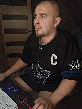 Snapshot of Foxyshaved chatting on November 28, 3:42 am Foxyshaved online show from November 28, 3:42 am