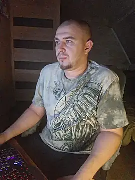 Snapshot of Foxyshaved chatting on January 12, 4:18 am Foxyshaved online show from January 12, 4:18 am