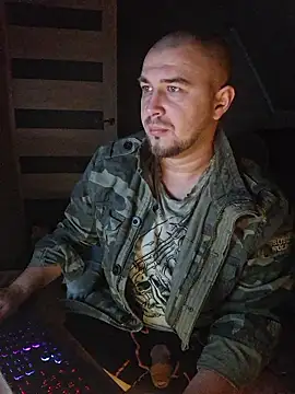 Snapshot of Foxyshaved chatting on January 18, 5:11 am Foxyshaved online show from January 18, 5:11 am