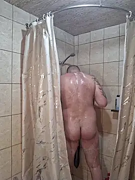 Snapshot of Foxyshaved chatting on February 8, 6:39 am Foxyshaved online show from February 8, 6:39 am