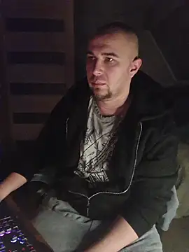 Snapshot of Foxyshaved chatting on February 13, 5:14 am Foxyshaved online show from February 13, 5:14 am