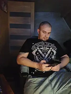 Snapshot of Foxyshaved chatting on February 17, 5:48 am Foxyshaved online show from February 17, 5:48 am