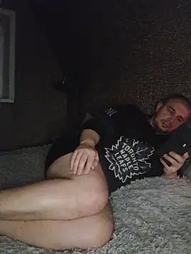 Snapshot of Foxyshaved chatting on February 18, 4:19 am Foxyshaved online show from February 18, 4:19 am