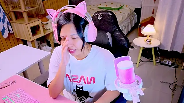 Kana G online show from April 4, 2:25 pm