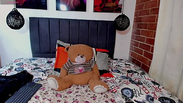 kyliejenner hot online show from November 2, 1:30 am