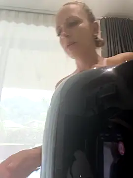 emma4xxx online show from April 11, 12:59 am