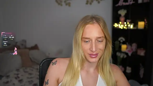 Nicolette  Shea  online show from December 14, 9:40 am