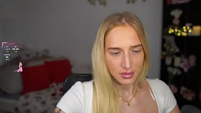 Nicolette  Shea  online show from December 31, 8:04 am