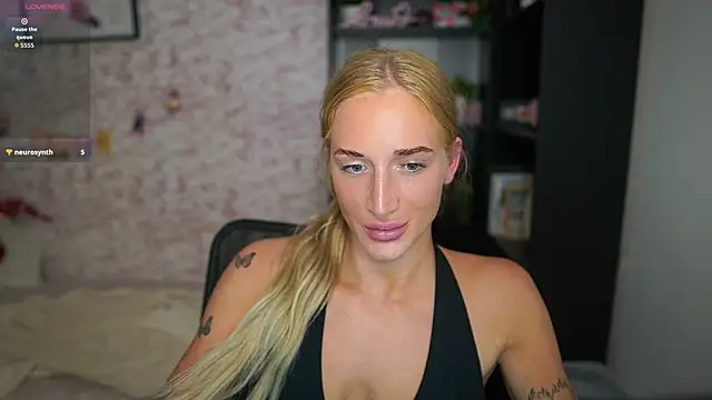 Nicolette  Shea  online show from February 4, 8:03 pm