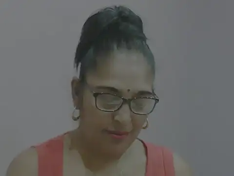 Snapshot of sexy69hotmum chatting on December 5, 10:55 am sexy69hotmum online show from December 5, 10:55 am