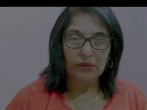 Snapshot of sexy69hotmum chatting on December 24, 4:40 pm sexy69hotmum online show from December 24, 4:40 pm