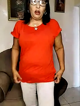 Snapshot of sexy69hotmum chatting on October 3, 11:29 am sexy69hotmum online show from October 3, 11:29 am