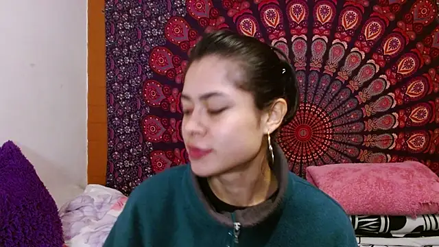 Snapshot of AbbySccott chatting on November 29, 12:13 am AbbySccott online show from November 29, 12:13 am