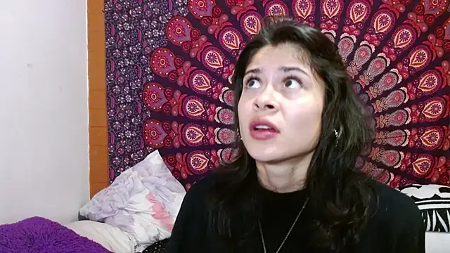 Snapshot of AbbySccott chatting on December 18, 12:06 am AbbySccott online show from December 18, 12:06 am