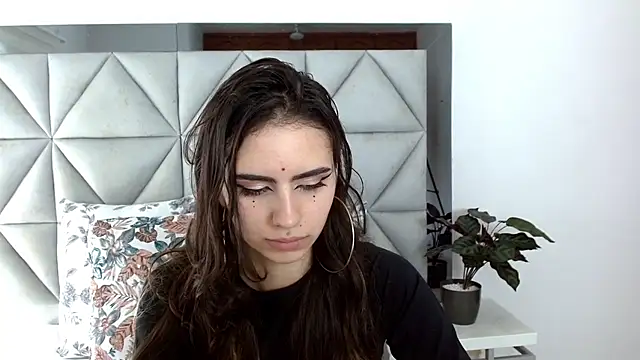 nina pons online show from December 10, 8:27 pm