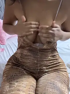 Snapshot of Isabellafantazy chatting on December 11, 2:44 pm Isabellafantazy online show from December 11, 2:44 pm