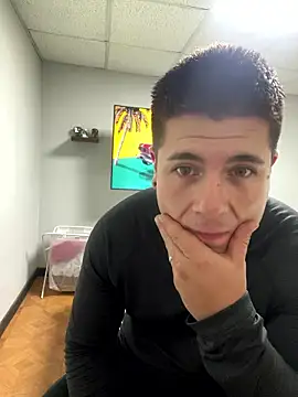 alienslian online show from January 18, 10:57 pm