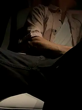 Snapshot of RoodoggXL chatting on November 15, 2:09 am RoodoggXL online show from November 15, 2:09 am