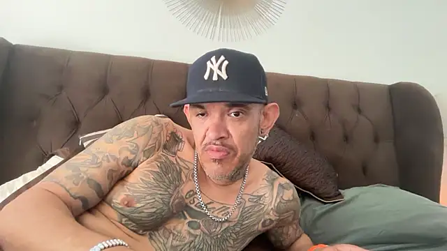 RoodoggXL online show from March 31, 6:19 pm