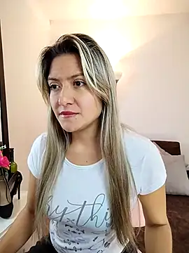 valeriahunter1 online show from March 18, 10:48 pm