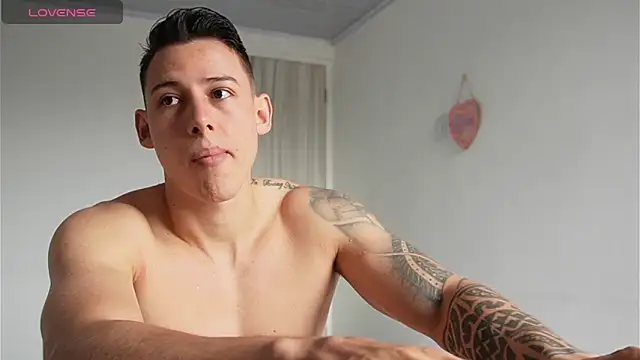 Snapshot of Muscle_King_Cum chatting on April 18, 2:21 pm Muscle King Cum online show from April 18, 2:21 pm