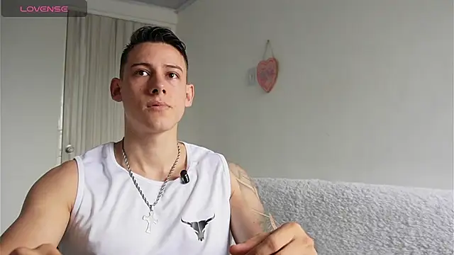 Snapshot of Muscle_King_Cum chatting on April 20, 2:53 pm Muscle King Cum online show from April 20, 2:53 pm