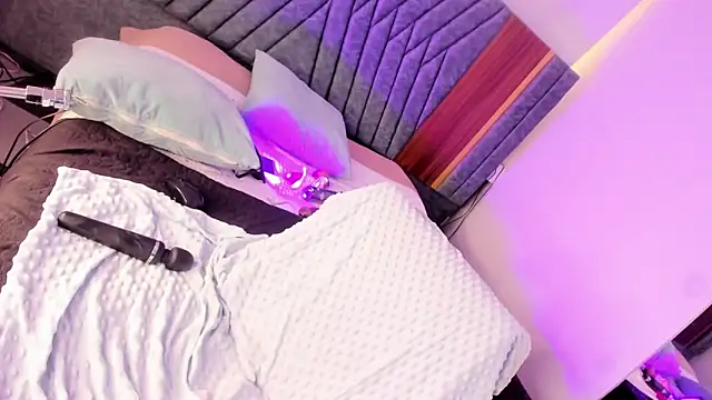 Snapshot of Hilary_Smile_ chatting on January 31, 8:01 pm Hilary Smile online show from January 31, 8:01 pm