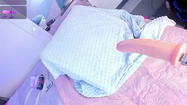 Snapshot of Hilary_Smile_ chatting on February 6, 10:53 pm Hilary Smile online show from February 6, 10:53 pm