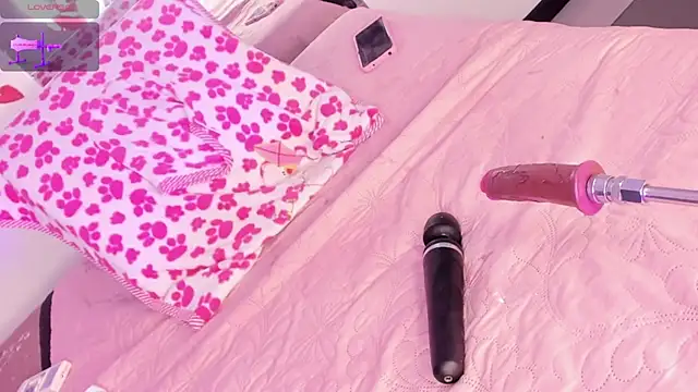 Snapshot of Hilary_Smile_ chatting on March 11, 10:09 pm Hilary Smile online show from March 11, 10:09 pm