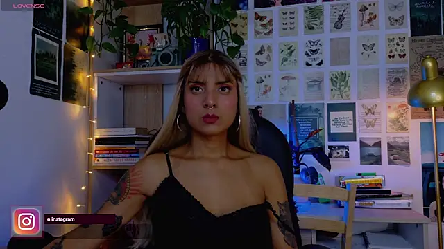 Yeriawaddell  online show from June 25, 10:14 pm