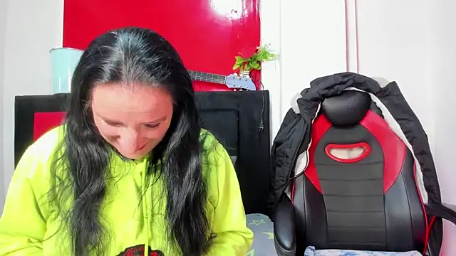 Snapshot of Andrefoxx_ chatting on October 28, 3:21 am Andrefoxx online show from October 28, 3:21 am