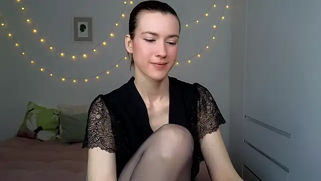 Snapshot of AliciaNewell chatting on July 5, 4:19 am AliciaNewell online show from July 5, 4:19 am